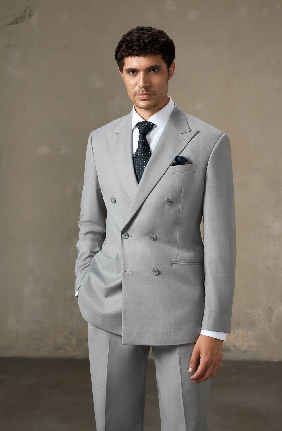 LOOK 7 | Light Gray Double-Breasted Suit