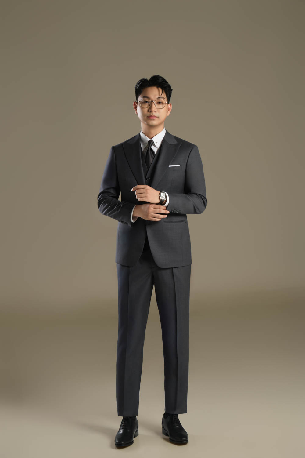 Look2 Dark grey 3 pieces suit