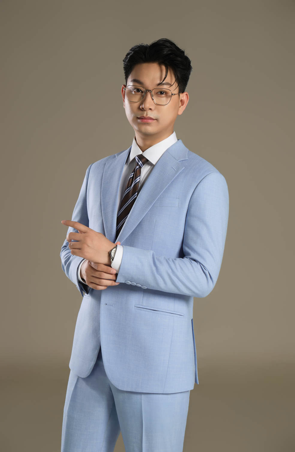 Look7 Light blue notch lapel suit
