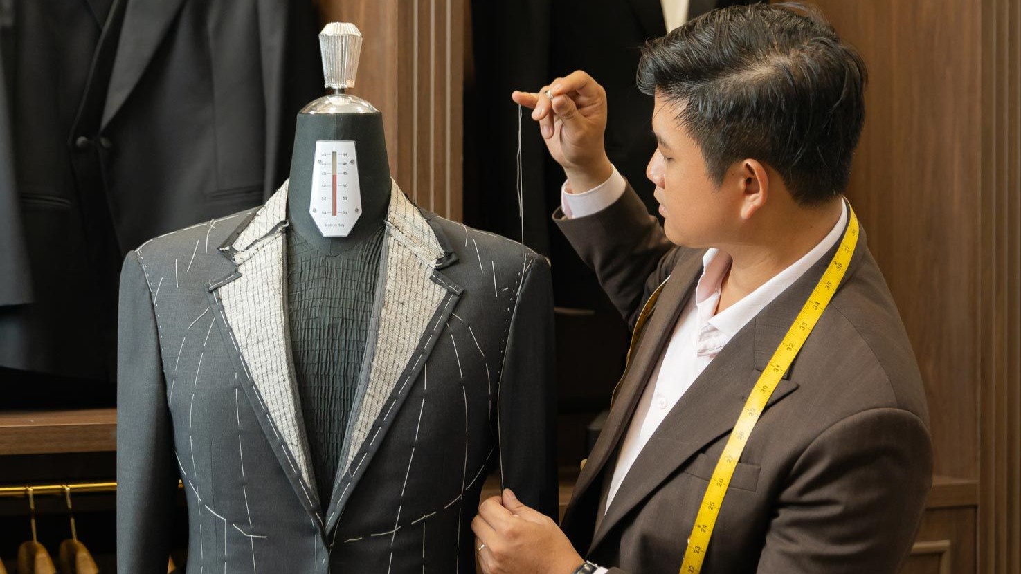 Premium Canvas Construction for Lasting Elegance Suit