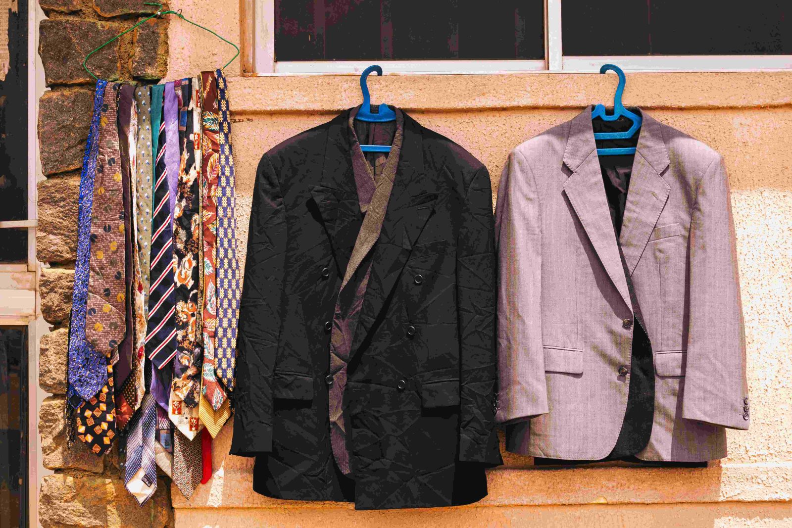 Common Off-the-Rack Suit Limitations: Standardized Fit, Fused Construction, and Limited Customization